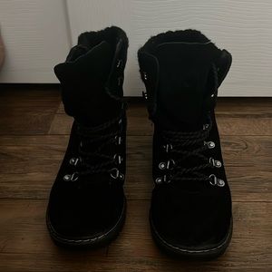 Black with fuzzy top women’s boots